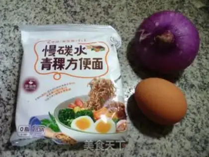 Make Eggs and onions step 0