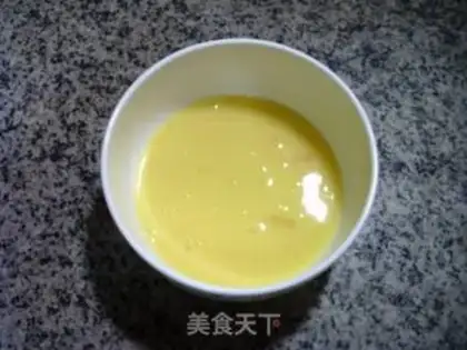 Make Eggs and onions step 1