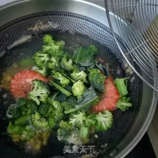 Make Corn broccoli, black tiger shrimp salad step 6