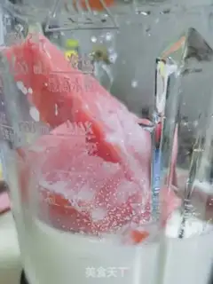 Make Watermelon milk smoothie step 1