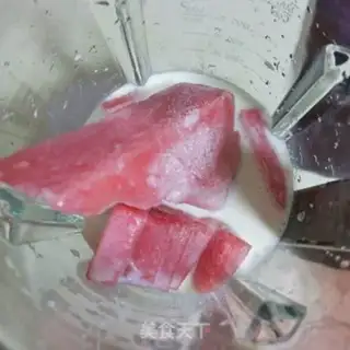 Make Watermelon milk smoothie step 2