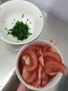 Make Tomato eggs, skinny noodles step 0