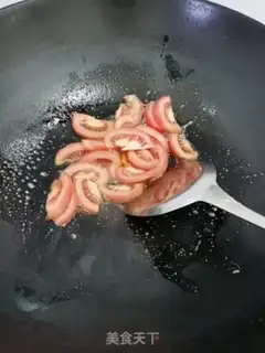 Make Tomato eggs, skinny noodles step 4