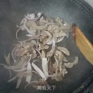Make Onion fried sheep