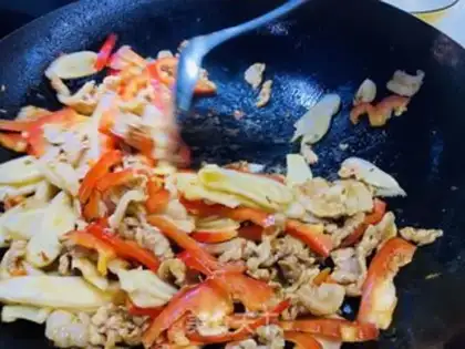 Make Sweet peppers, ginger fried meat step 8