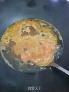 Make Tomato eggs, skinny noodles step 6