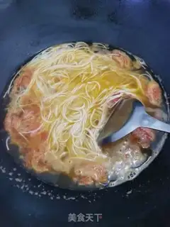 Make Tomato eggs, skinny noodles step 7