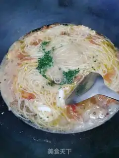 Make Tomato eggs, skinny noodles step 9