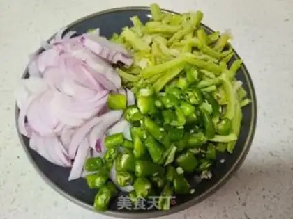 Make Wimper onion fried melon step 0