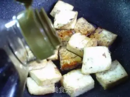 Make Onions burning wood tofu step 5