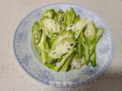 Make The green bean sprouts and the sunflower step 1