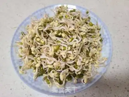 Make The silk melon fried green bean sprouts step 1