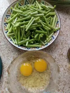 Make Garlic fried eggs step 0
