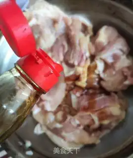 Make Red roast chicken leg chops step 1