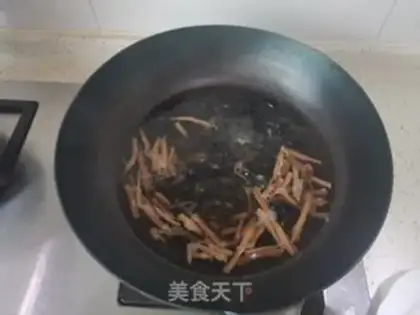 Make cucumber eggs fried wood step 2