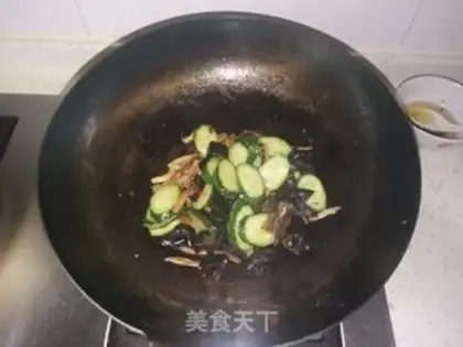 Make cucumber eggs fried wood step 5