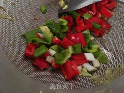 Make Pepper fried eggs step 3