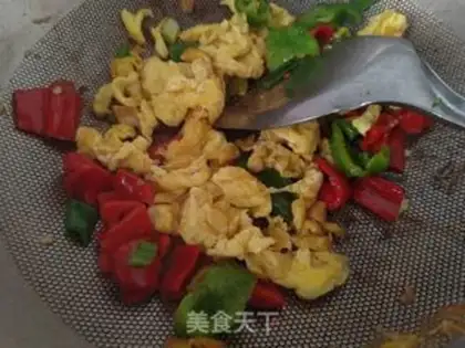 Make Pepper fried eggs step 4