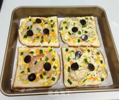 Make Breakfast bread pizza step 4