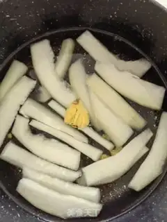 Make Fresh water to boil a melon step 3