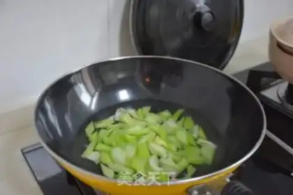 Make Shrimp sprouts step 4