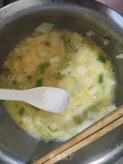 Make Onion fried eggs step 3