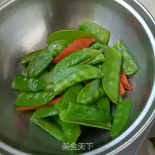 Make The abalone fried Dutch beans step 11