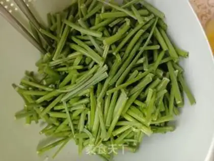 Make Eggs, fried moss step 1