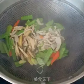 Make The abalone fried Dutch beans step 18