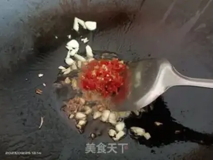 Make A golden mushroom garlic fan step 0