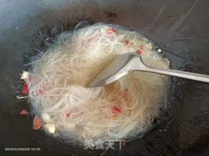 Make A golden mushroom garlic fan step 1
