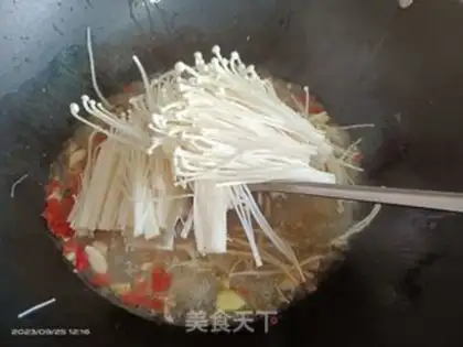 Make A golden mushroom garlic fan step 2