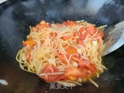 Make Tomato fried potatoes step 3