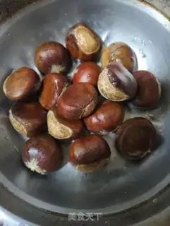 Make Quick chopping of the chestnuts step 0