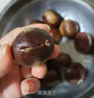 Make Quick chopping of the chestnuts step 1
