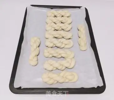 Make Cream-cracker step 3