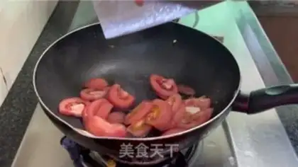 Make Tomato-egg beef pan step 8