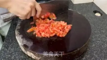 Make Tomato egg beef noodles step 1
