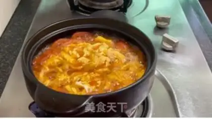 Make Tomato-egg beef pan step 13