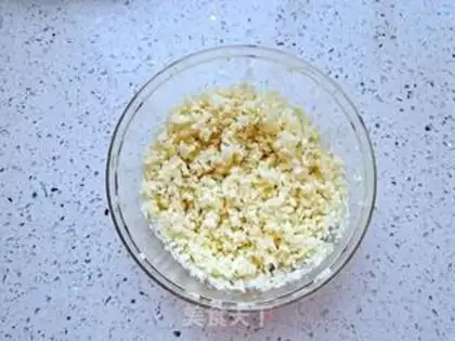 Make Fresh garlic shrimp step 1