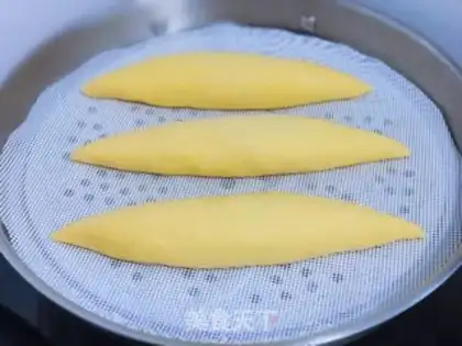 Make The corn pasta stick step 2
