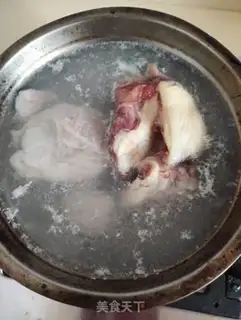 Make Plum and sea cucumber chicken step 0