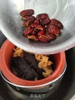 Make Plum and sea cucumber chicken step 4