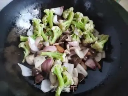 Make Onion mushrooms and florist step 8