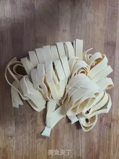 Make Green bean sprouts and tofu skin step 0