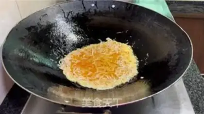 Make Silverfish fried eggs step 5