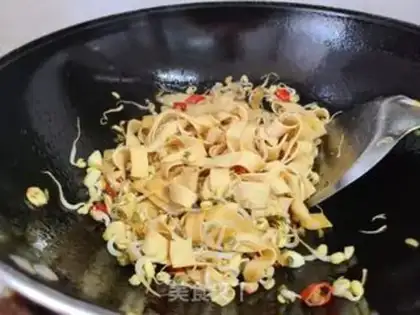 Make Green bean sprouts and tofu skin step 3