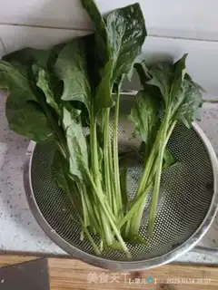 Make Spinach meatball soup step 5