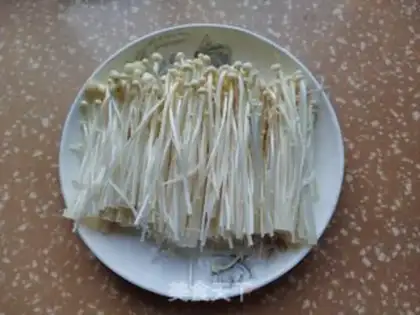 Make Golden fungus steam beef step 2