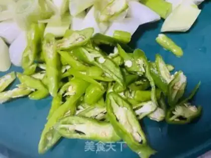 Make Onion fried meat step 1